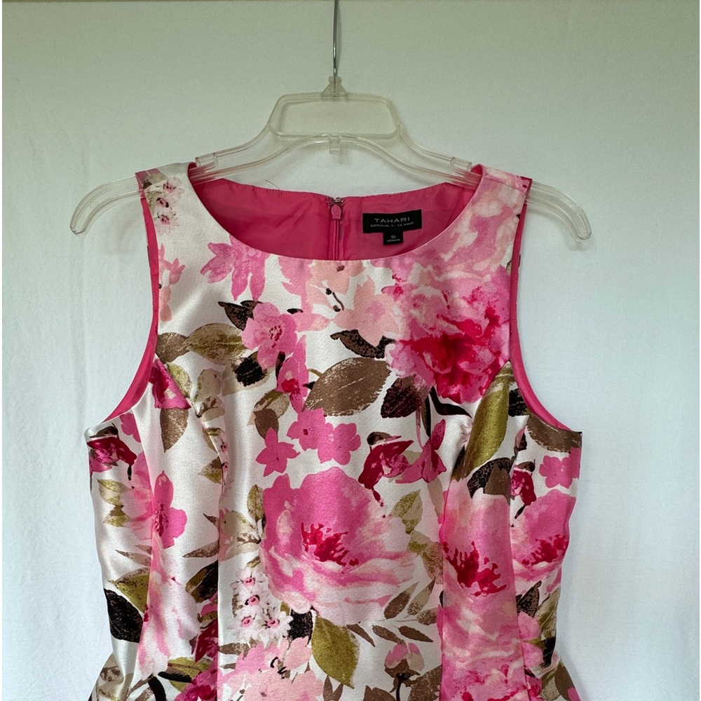TAHARI - Picture 2 of 8
